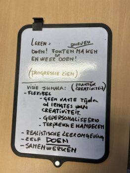 Deze afbeelding heeft een leeg alt-attribuut; de bestandsnaam is EN-WEER-DOEN-263x350.jpeg